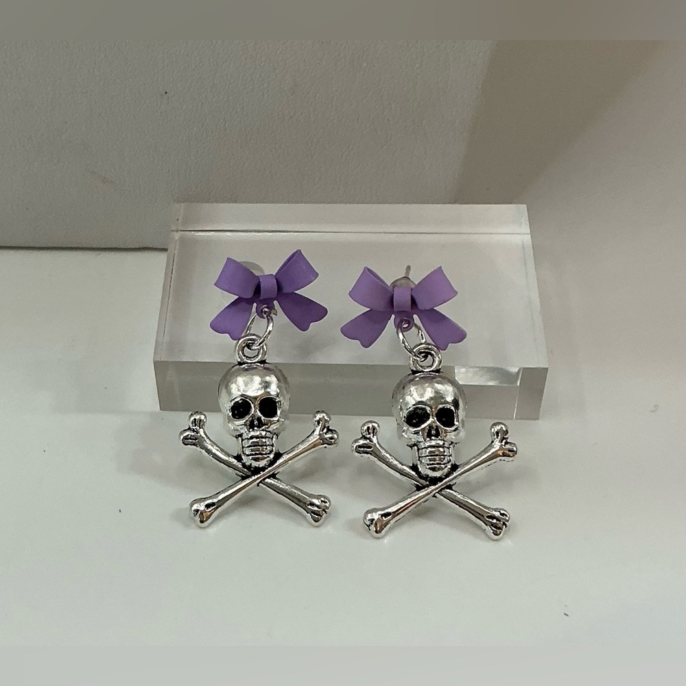 SILVER TONE GIRLY SKULL & CROSSBONES PURPLE BOW EARRINGS PASTEL GOTH PUNK